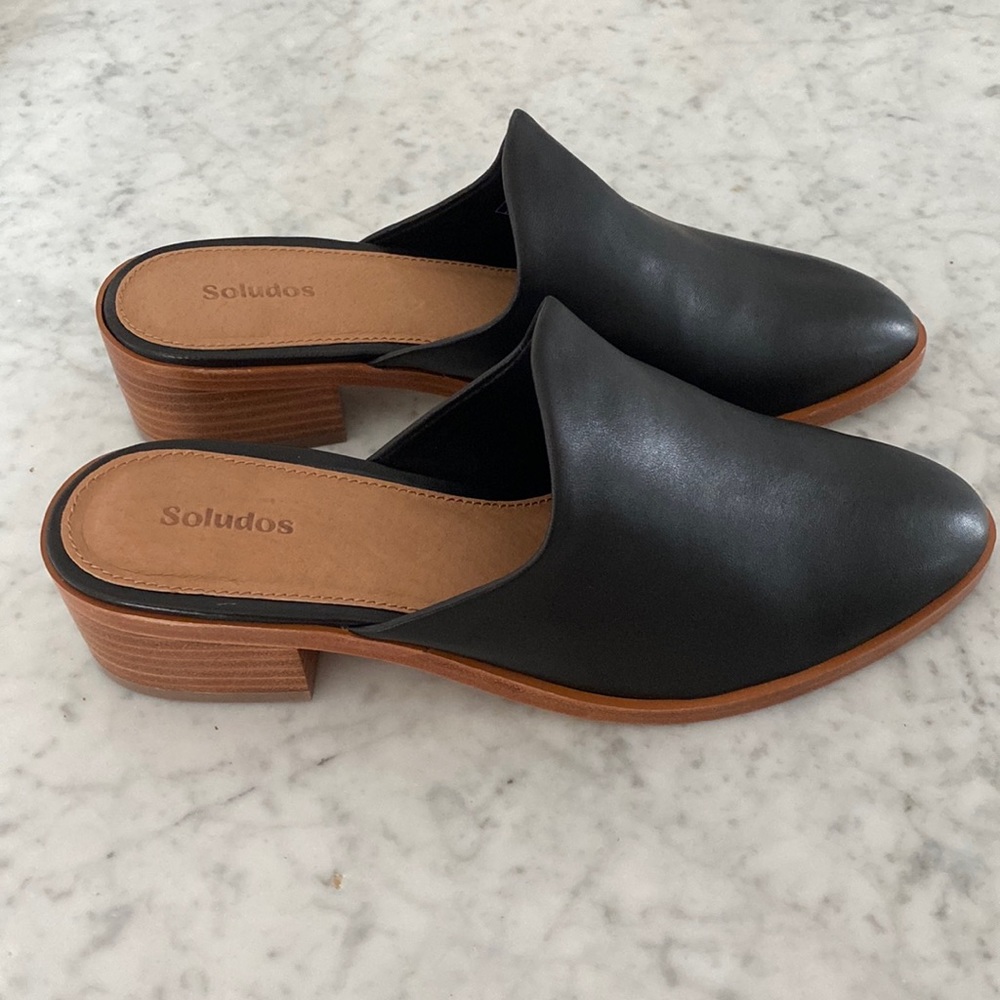 Brand new Soludos Leatehr Venetian Mule! Never worn. Size US 7.5 - original box